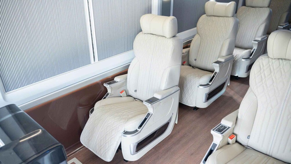 Hanoi - Sapa Limousine 20 seats VIP 1