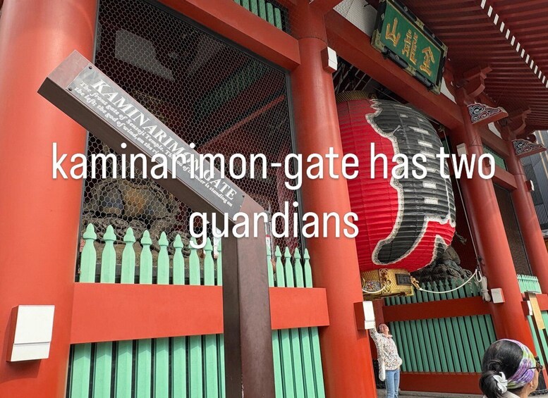 A traditional Japanese gate with two guardian statues, one on each side. 5