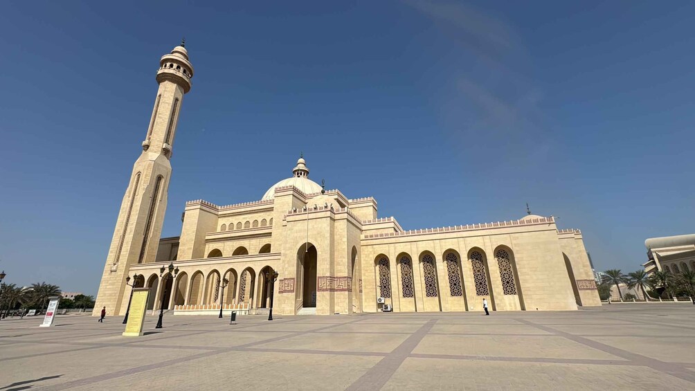Picture 30 for Activity Bahrain Highlights: Mosque, Museum, Fort & Souq + Guide 4