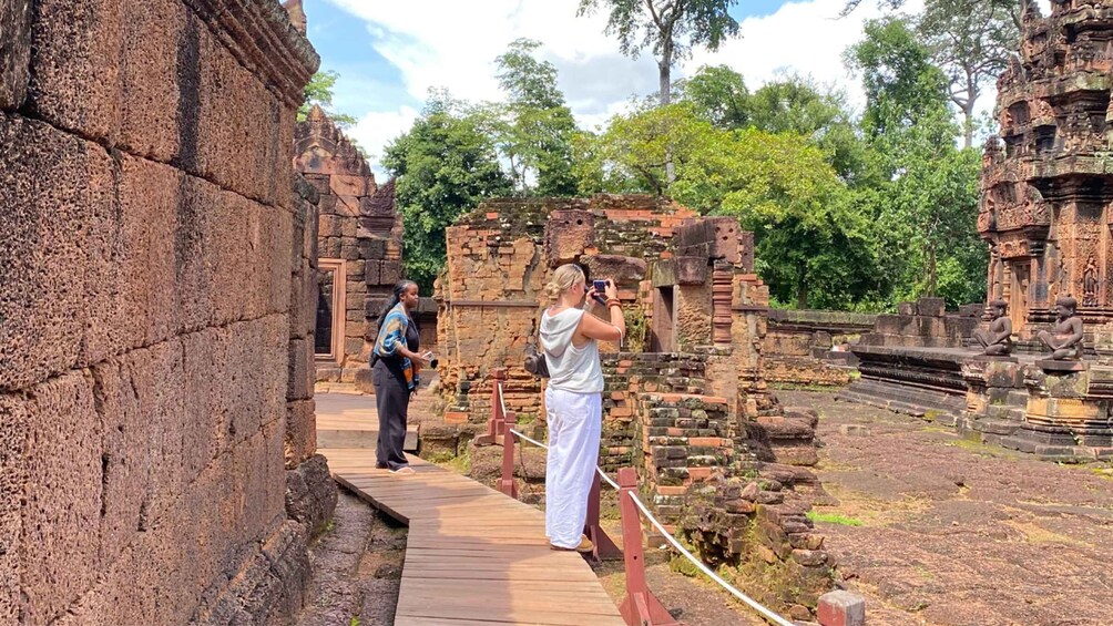 Picture 1 for Activity Siem Reap: Kampong Phluk Floating Village & Banteay Srei 1