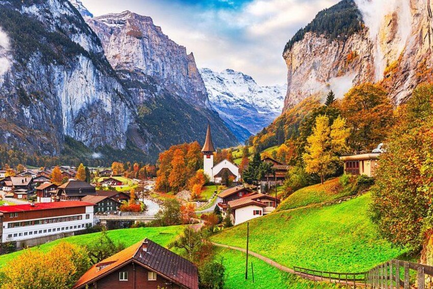 Private Alpine Walking Tour in Wengen with Scenic Views 3
