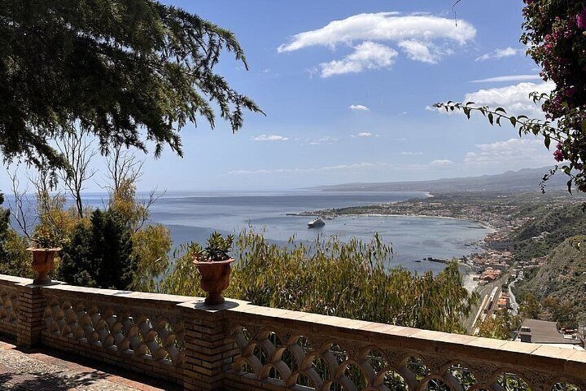 Mount Etna and Taormina from Catania 4