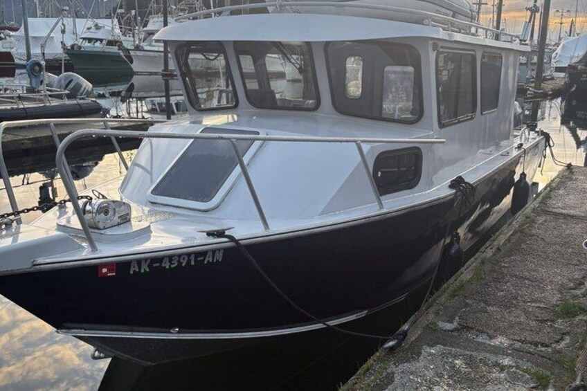 A boat docked at a marina with a visible registration number 'AK-4391-AM'. 3