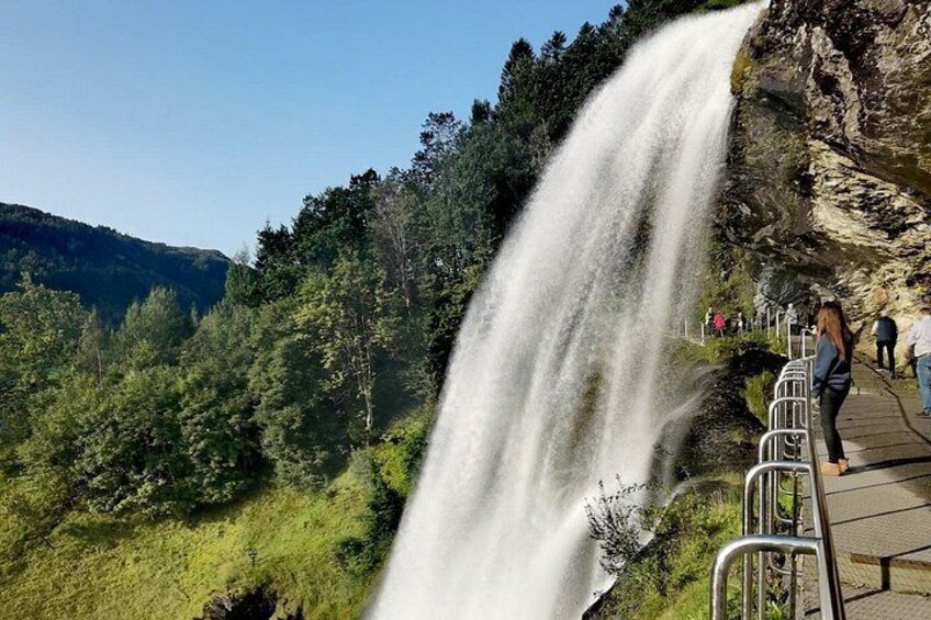 Flexible Private tour Hardangerfjord and hiking Vøringsfossen 3