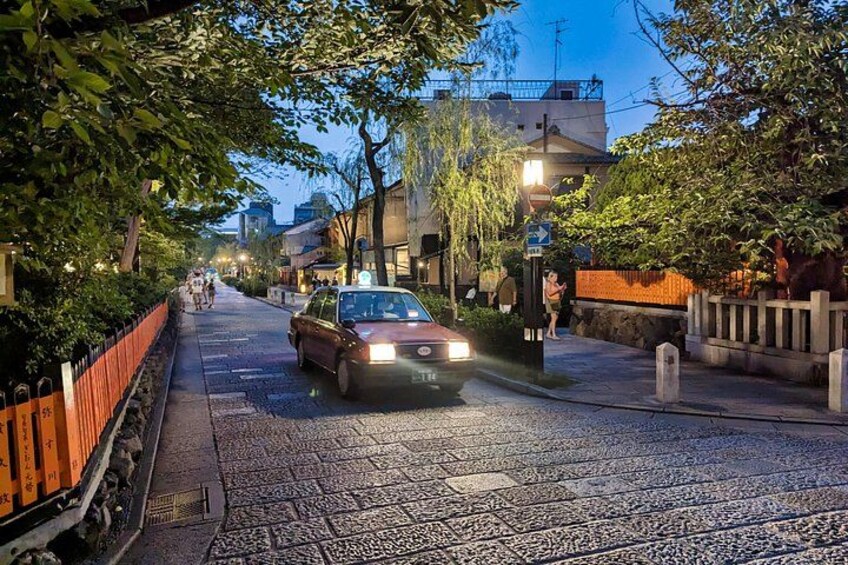 Kyoto Gion Evening: Wagyu & Sake Tasting with Guide (EN/FR/DE) 2