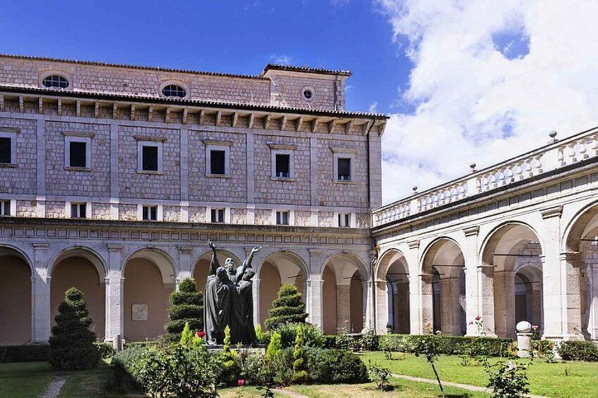 1 Day "Coast and Abbey" Sperlonga ,Gaeta and Montecassino Tour 2
