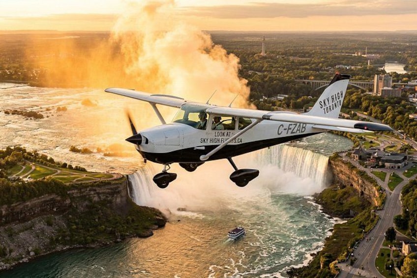90-Minute Private Niagara Falls Scenic Flight from Burlington 1