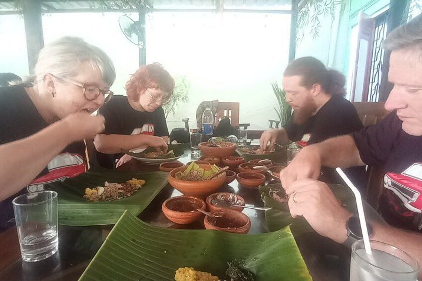 The Flavors of Colombo: 10 Tastings street food Tour 2