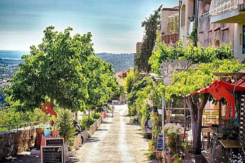 Medieval village of Castellet, Cassis & the beautifull Calanques 4