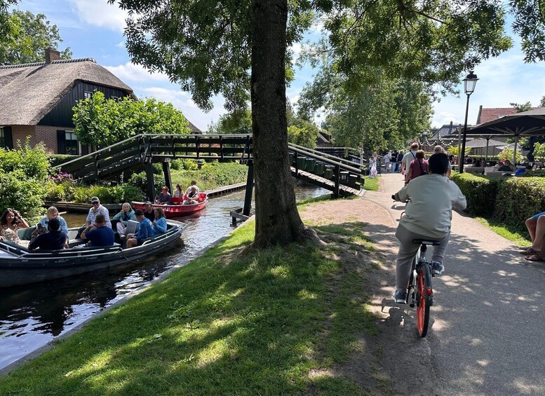 Picture 12 for Activity Giethoorn Day Trip from Amsterdam with Self-Drive Boat 4