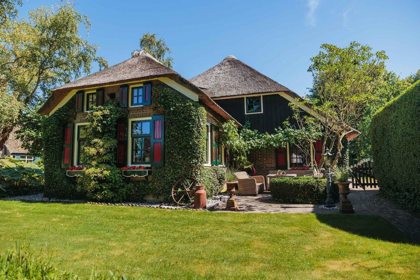 Picture 1 for Activity From Amsterdam: Giethoorn Day Trip with Self-Drive Boat Tour 4