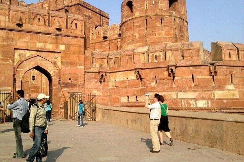 A large, historic fort with a prominent archway and a large tower. 1
