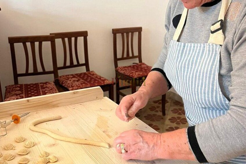 Orecchiette Cooking Class with Apulian Dinner and Wine 2