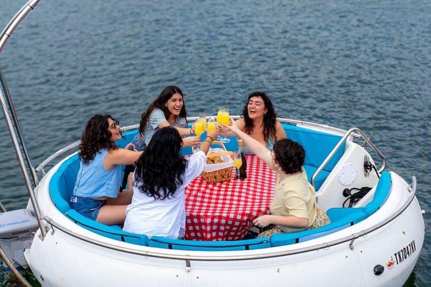 Create your own experience!
Sunset cruise, Brunch, Kids birthdays, Happy hour, the sky's the limit! 1