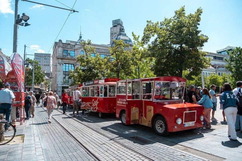 Discover Antwerp in a unique way by tram 1
