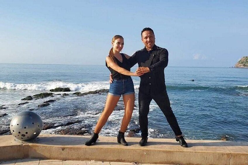 90 Minute Mazatlan Salsa Class Experience and Social Dance 2