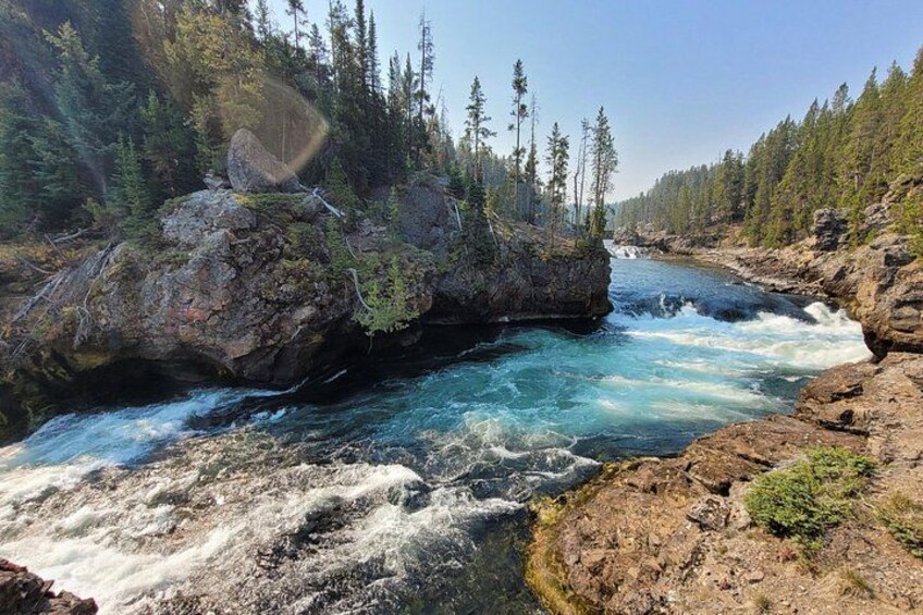 Full-Day Guided Yellowstone Day Tour 3