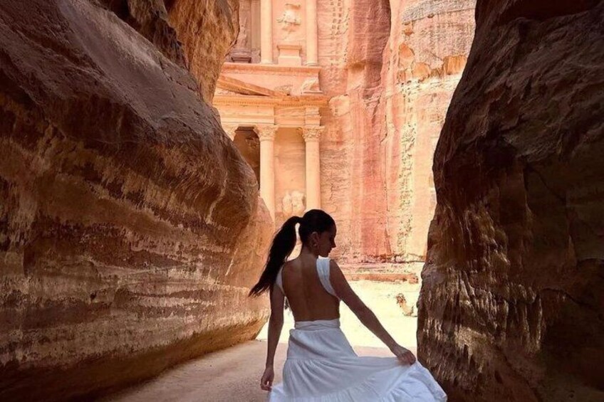 Petra and Pink Lake Private Guided Tour 3