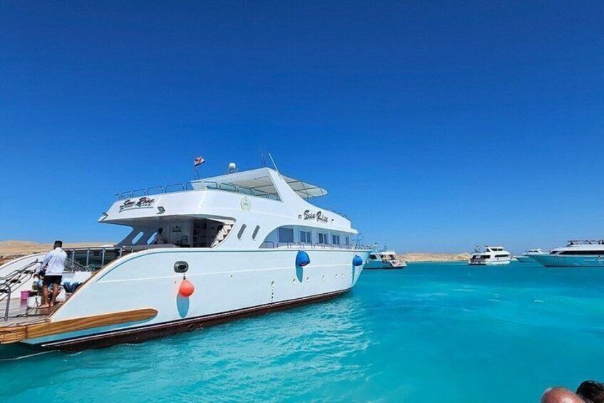 Luxury trip to Orange Bay and Hula Hula island Snorkeling & Lunch 3