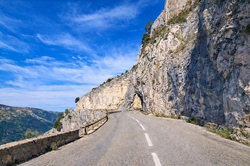 Scenic mountain road · Historic landscapes · Panoramic views 2