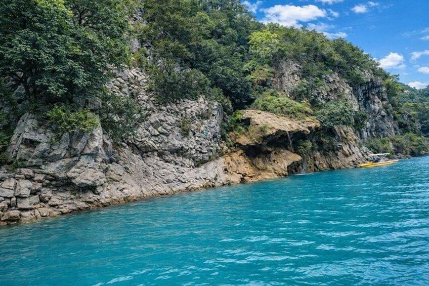 Pedal boat experience included · Into the Verdon River · Deep inside the Gorge 2