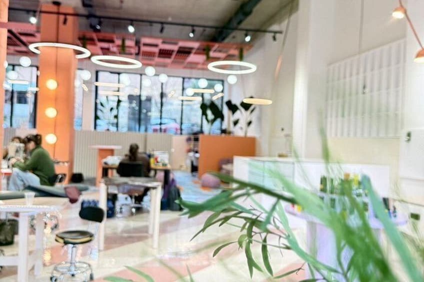 Cosmo Open Workshop in Tbilisi. Leather Wallet sewing Masterclass 4