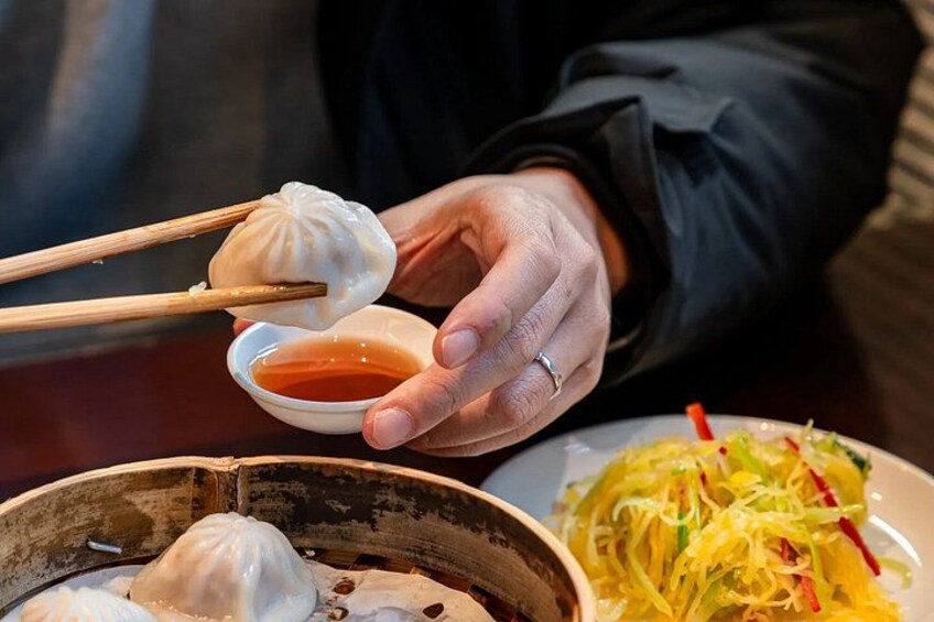 Shanghai Jade Buddha Temple and Local Food Tour 4