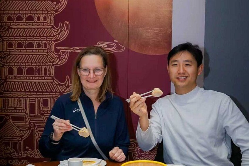 Shanghai Jade Buddha Temple and Local Food Tour 3