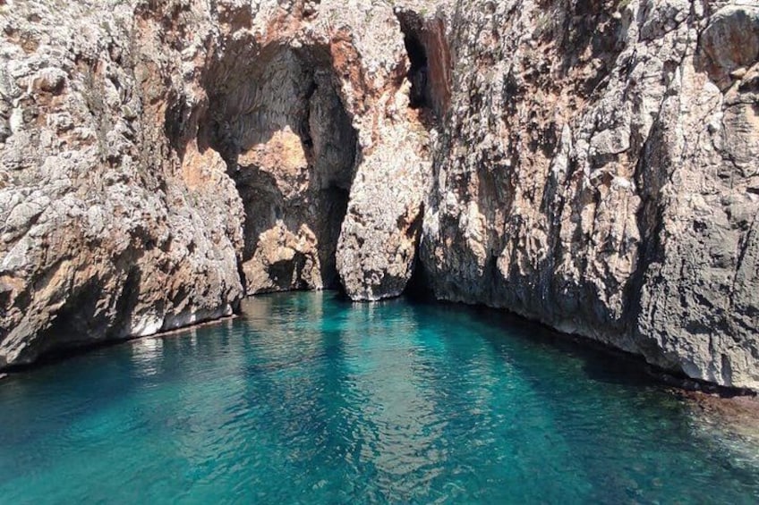 Elegant Sorrento Gozzo Boat Excursion Between Two Seas 2
