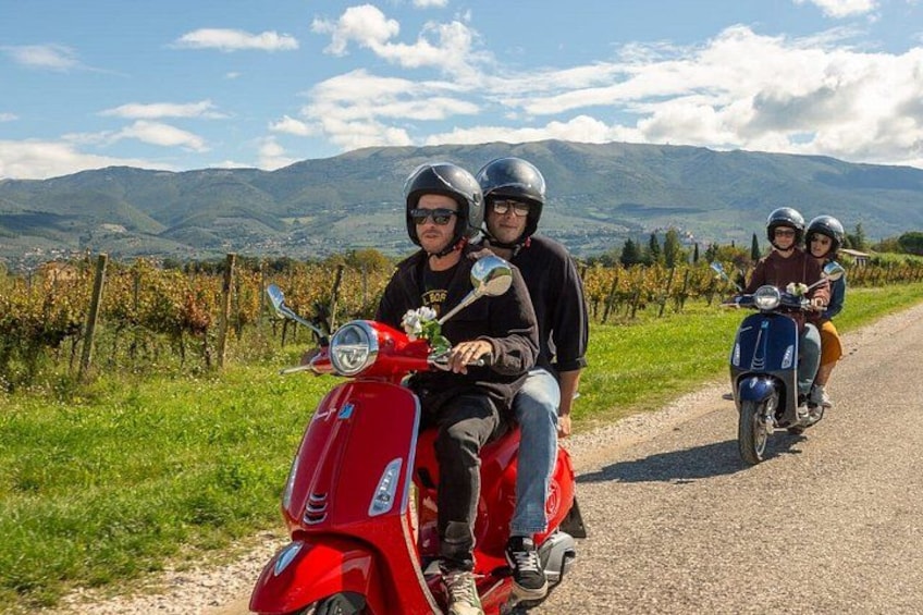 Vespa Tour in Spello and Assisi with Pic Nic or Lunch 2