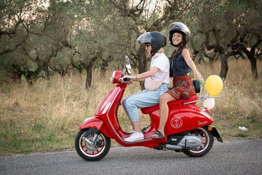 Vespa Tour in Spello and Assisi with Pic Nic or Lunch 4