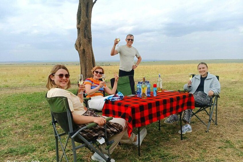 6 Days 5 Nights Kenya Safari Maasai Mara Nakuru and Naivasha Tour 1