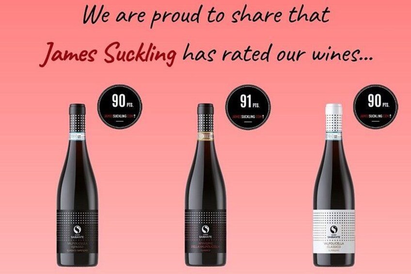 Tres botellas de vino con valoraciones de James Suckling. 2