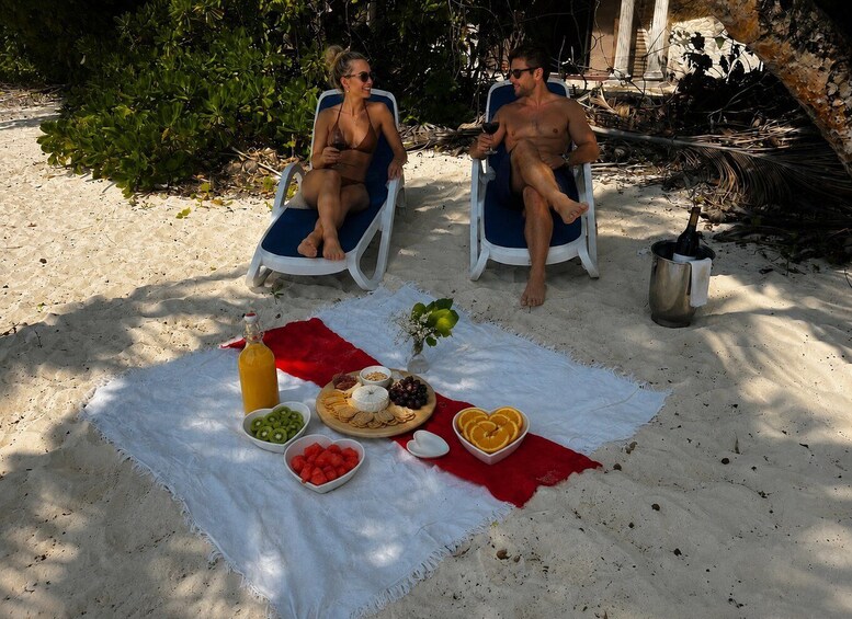 Praslin: Private Romantic Beach Picnic 1