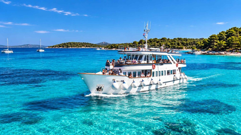 Split: Blue Lagoon & 3 islands - lunch, drinks & snorkeling 1