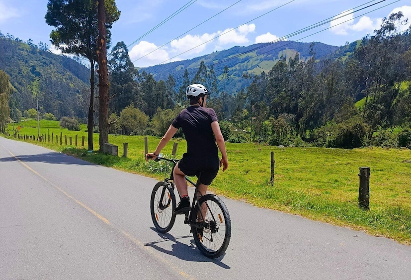 Picture 5 for Activity Cuenca: E-Bike + Hot Springs Tour 4