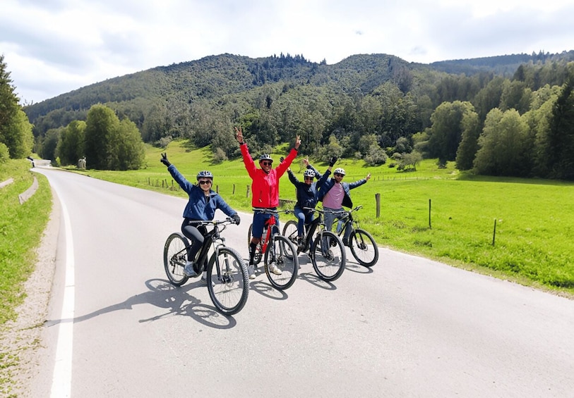 Picture 2 for Activity Cuenca: E-Bike + Hot Springs Tour 2