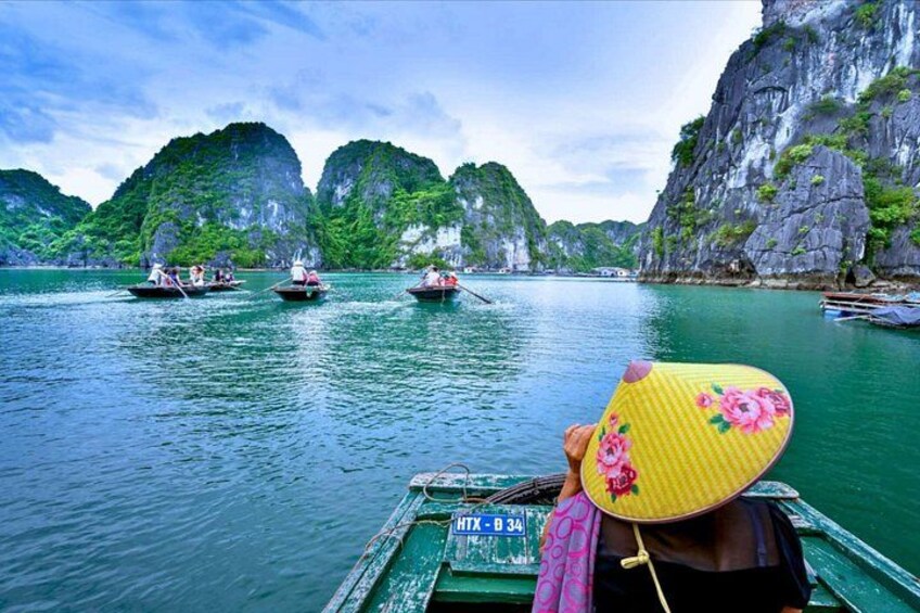 Ha Long Bay 4-Hour Cruise with Kayak, Cave & Lunch 3