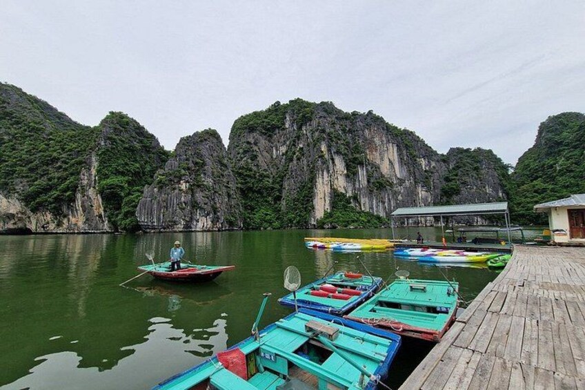 Ha Long Bay 4-Hour Cruise with Kayak, Cave & Lunch 2