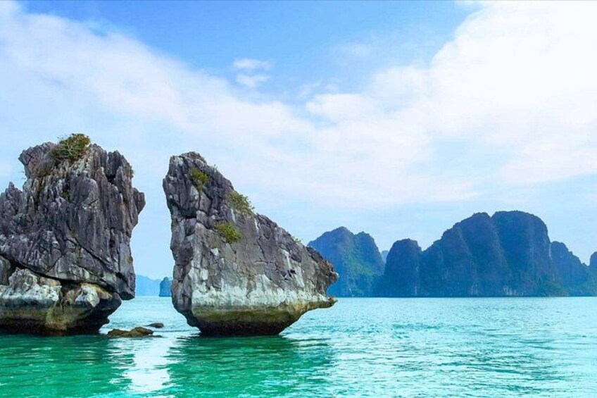Ha Long Bay 4-Hour Cruise with Kayak, Cave & Lunch 4
