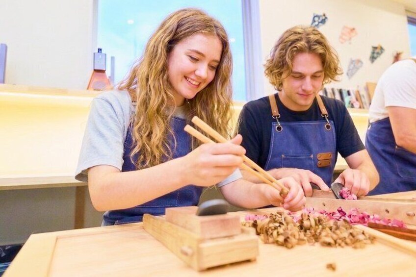 Tokyo Shinjuku Chopstick Making Workshop 1