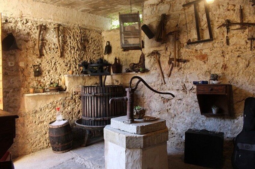 Stari Grad Private Tuk Tuk Tour with Wine Tasting 3