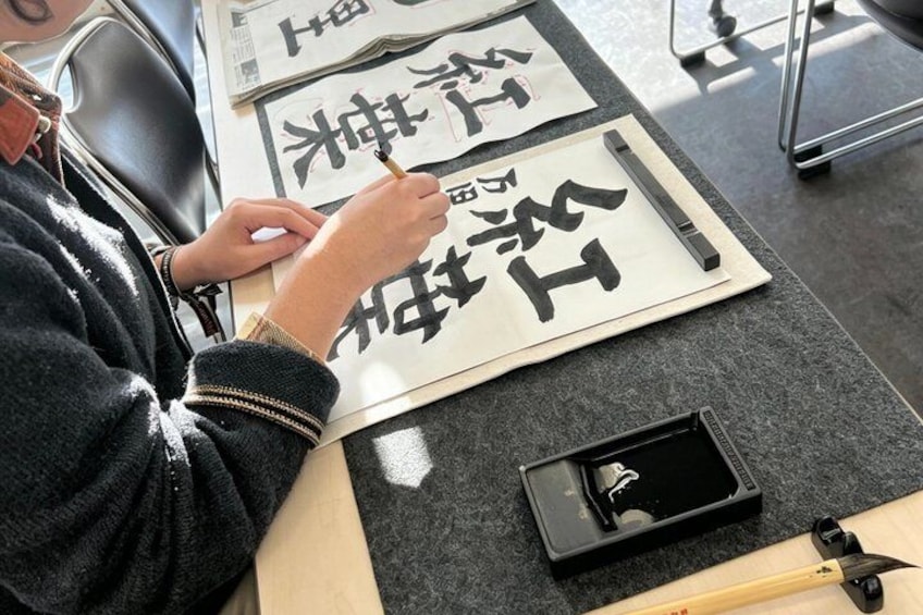 Japanese Calligraphy Workshop with Kanji Name Gift 4