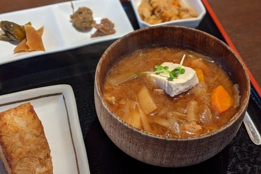 Matsumoto Castle Tour, Local Lunch and Sake Experience 4