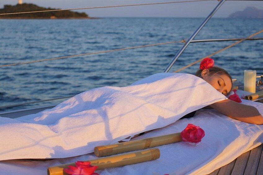 Sunset Dinner for 2 Alcudia sailing yacht 1