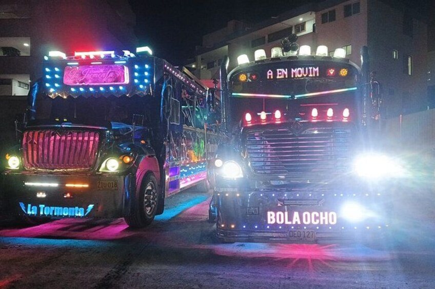 Chiva Rumbera VIP Night Tour + Beer 3