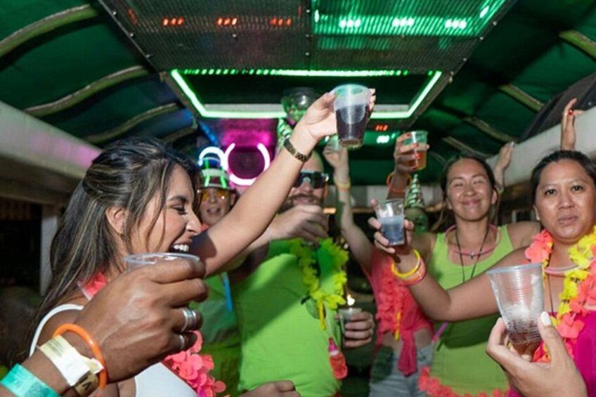 Chiva Rumbera VIP Night Tour + Beer 1