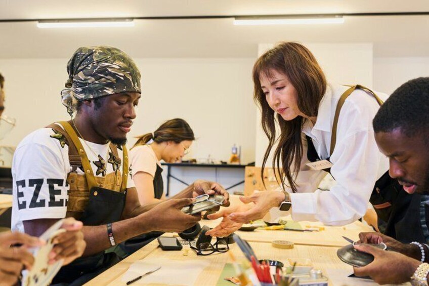 Tokyo: Japanese Gold Repair Kintsugi Workshop in Shinjuku 5