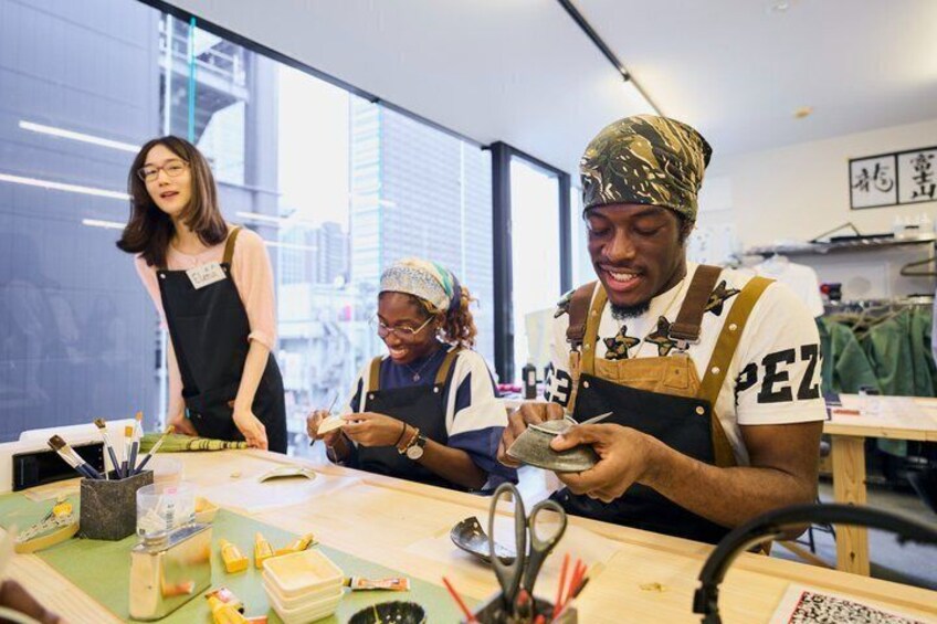 Tokyo: Japanese Gold Repair Kintsugi Workshop in Shinjuku 3