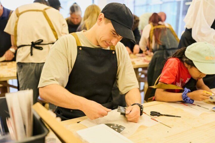 Tokyo: Japanese Gold Repair Kintsugi Workshop in Shinjuku 4